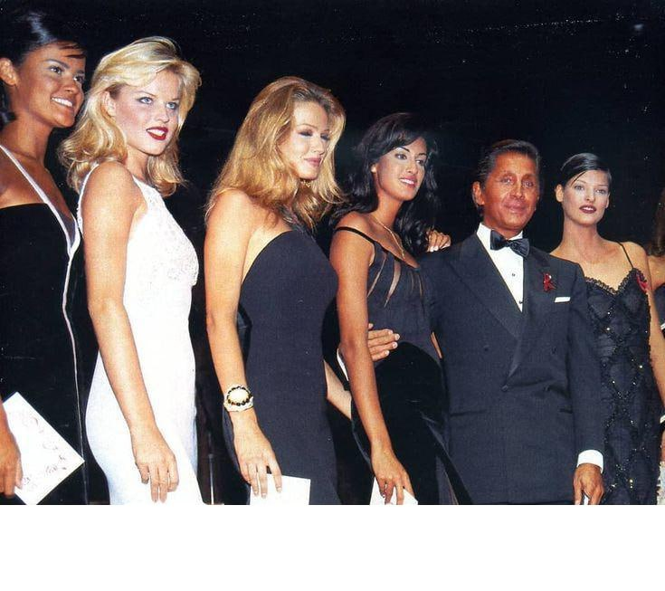 图片[3]-时尚 Valentino Garavani，意大利著名高级时装设计师，是Valentino（华伦天奴）品牌的创始人。他在1960年代到1990年代间，被誉为全球最具影响力的高级时装设计师之一。-Q趣站